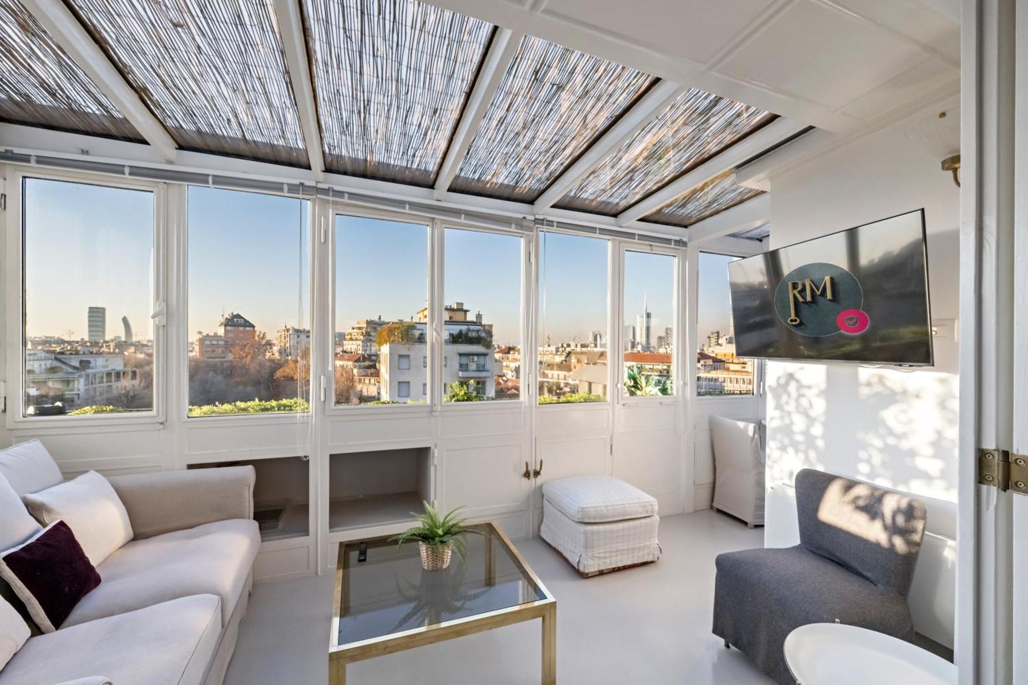 Luxury Penthouse With Jacuzzi & 360 View Rooftop Apartment