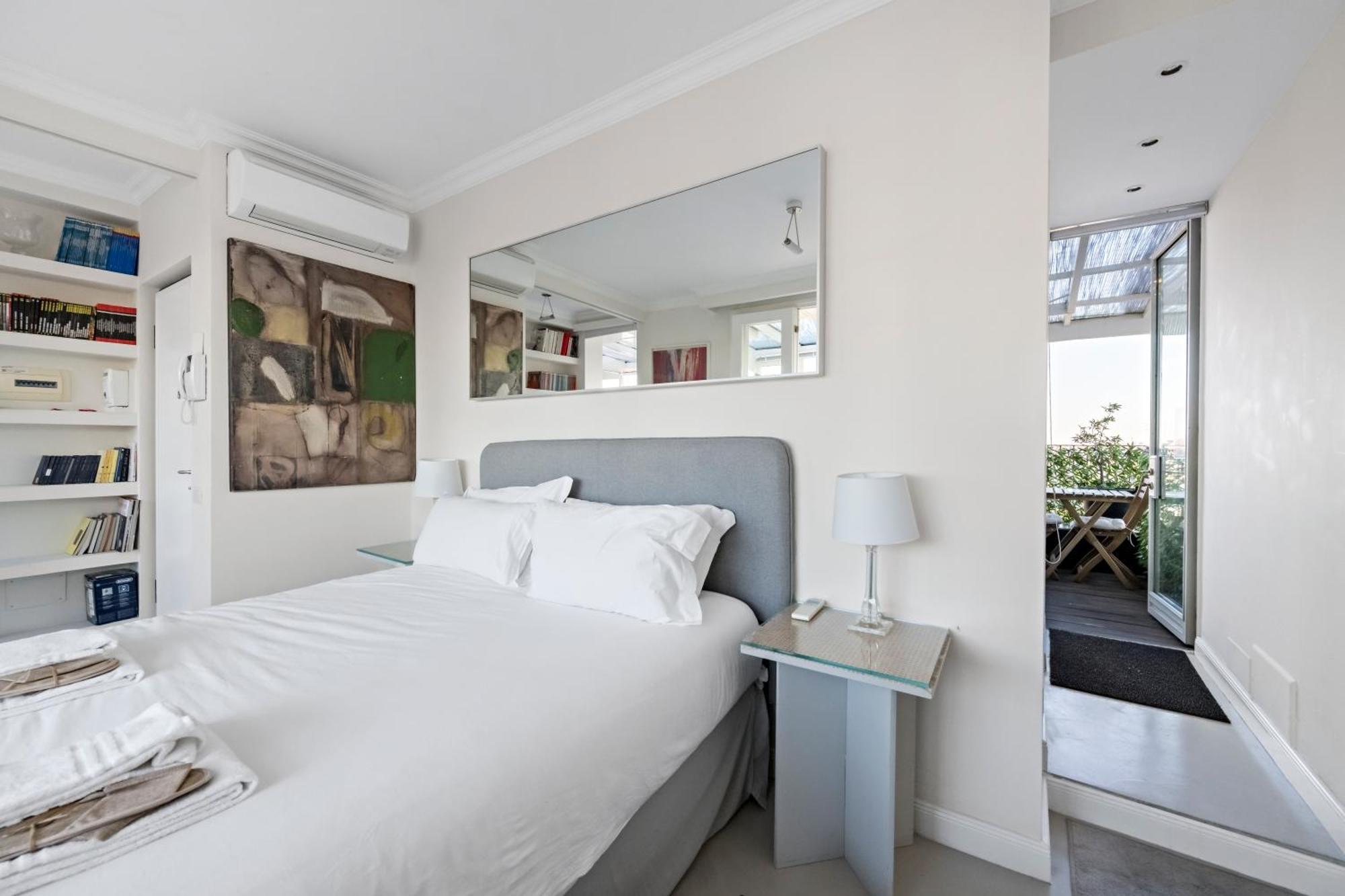 Luxury Penthouse With Jacuzzi & 360 View Rooftop Apartment *