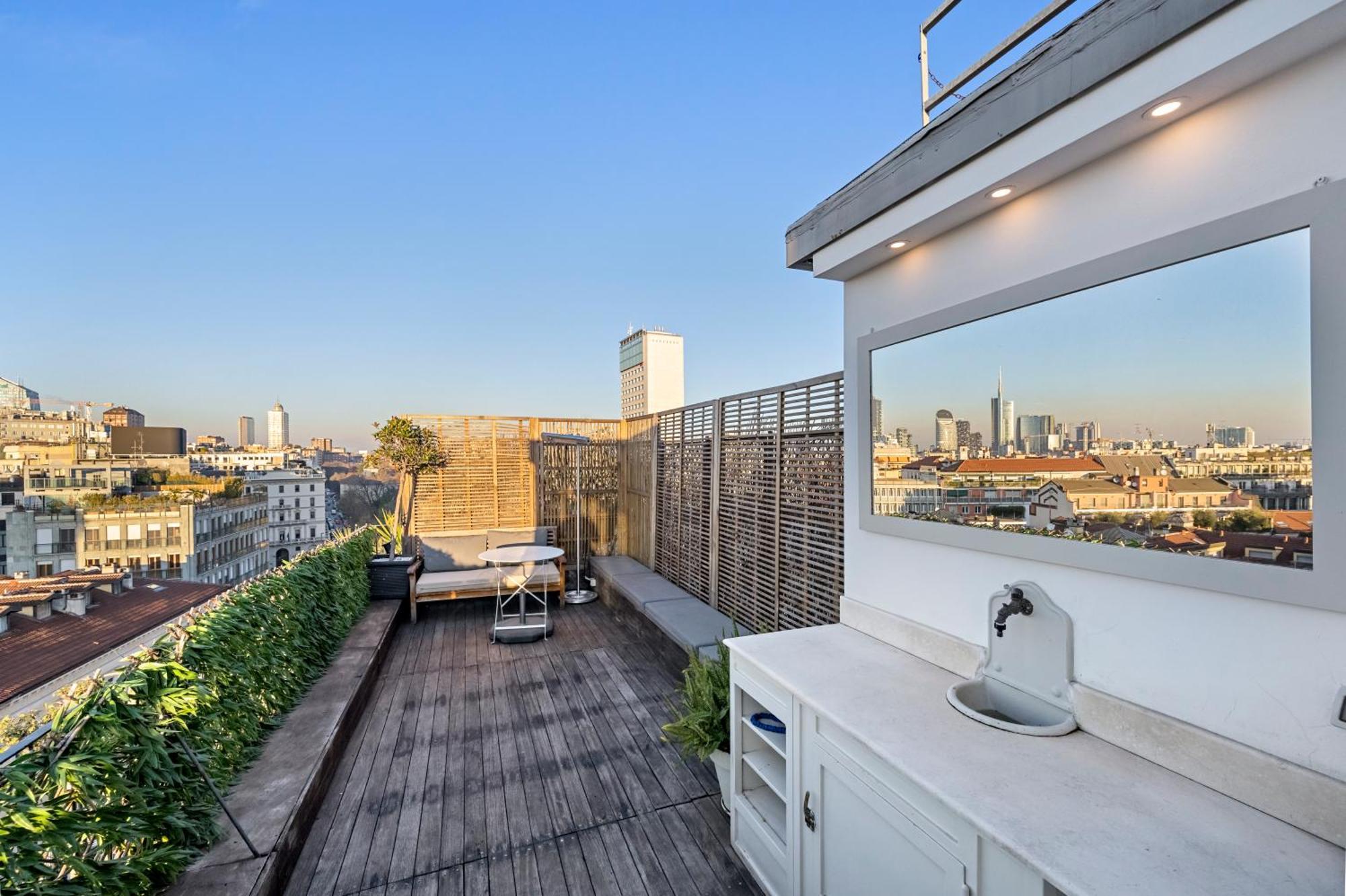 Luxury Penthouse With Jacuzzi & 360 View Rooftop Apartment