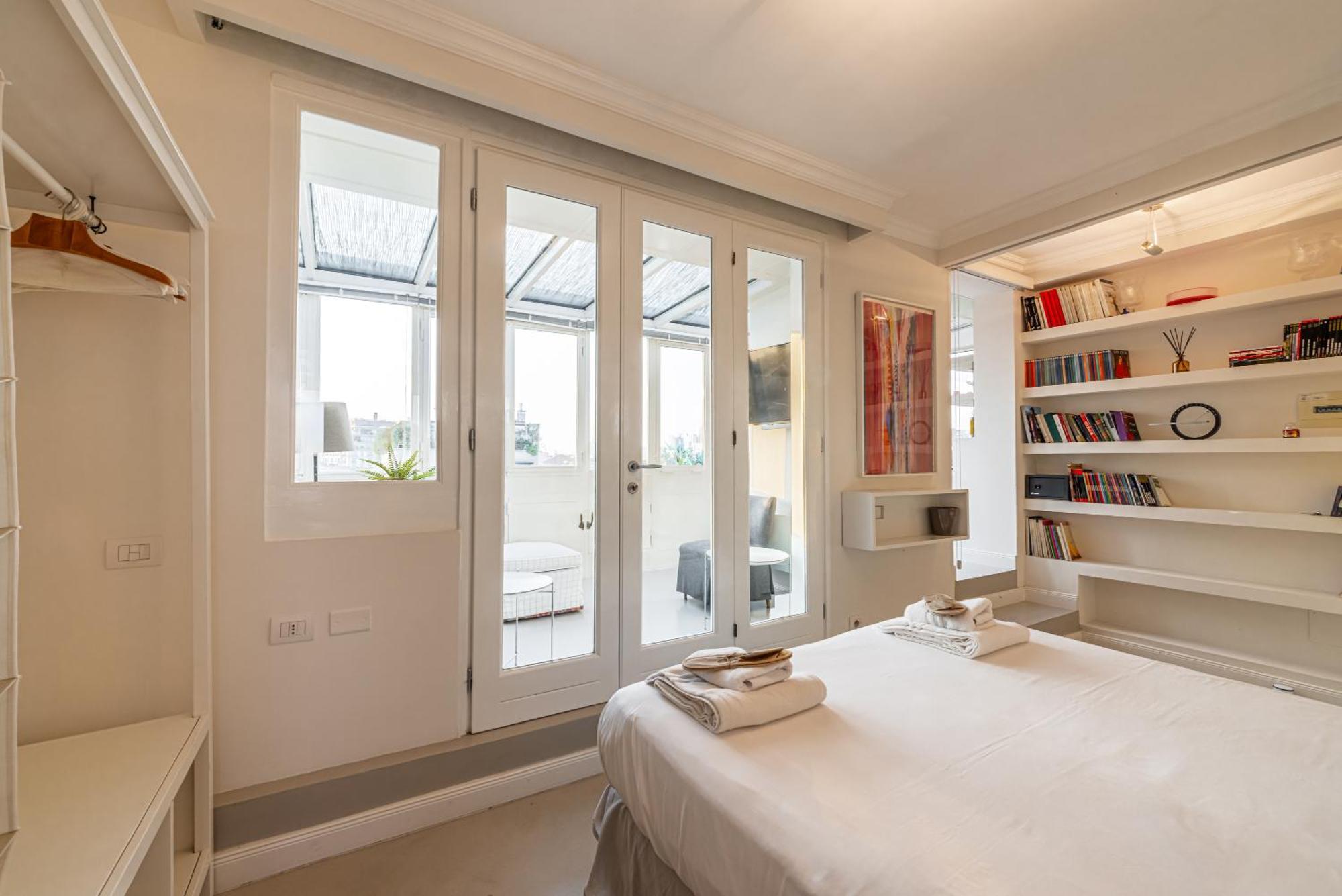 Luxury Penthouse With Jacuzzi & 360 View Rooftop Apartment *