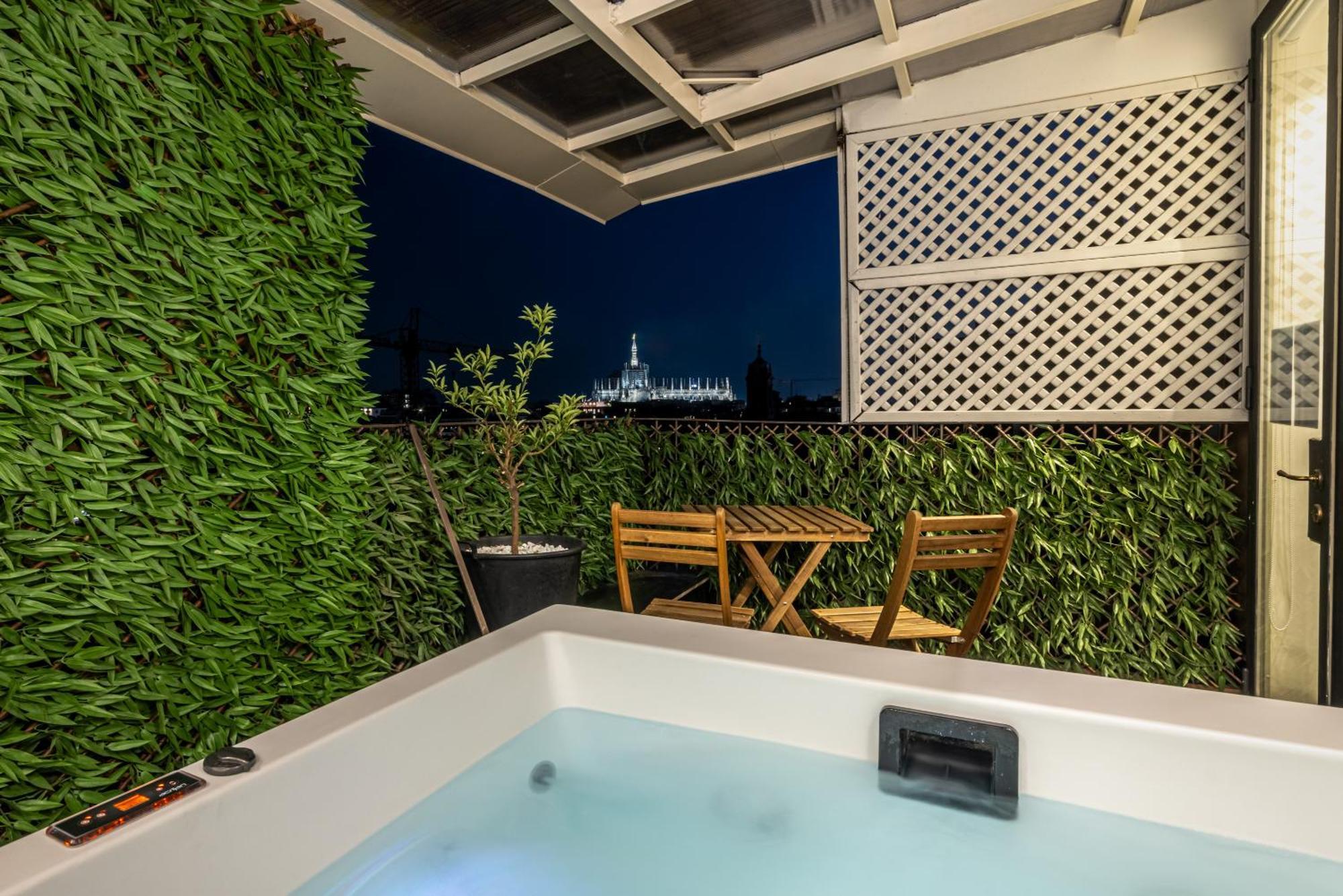 Luxury Penthouse With Jacuzzi & 360 View Rooftop Apartment *