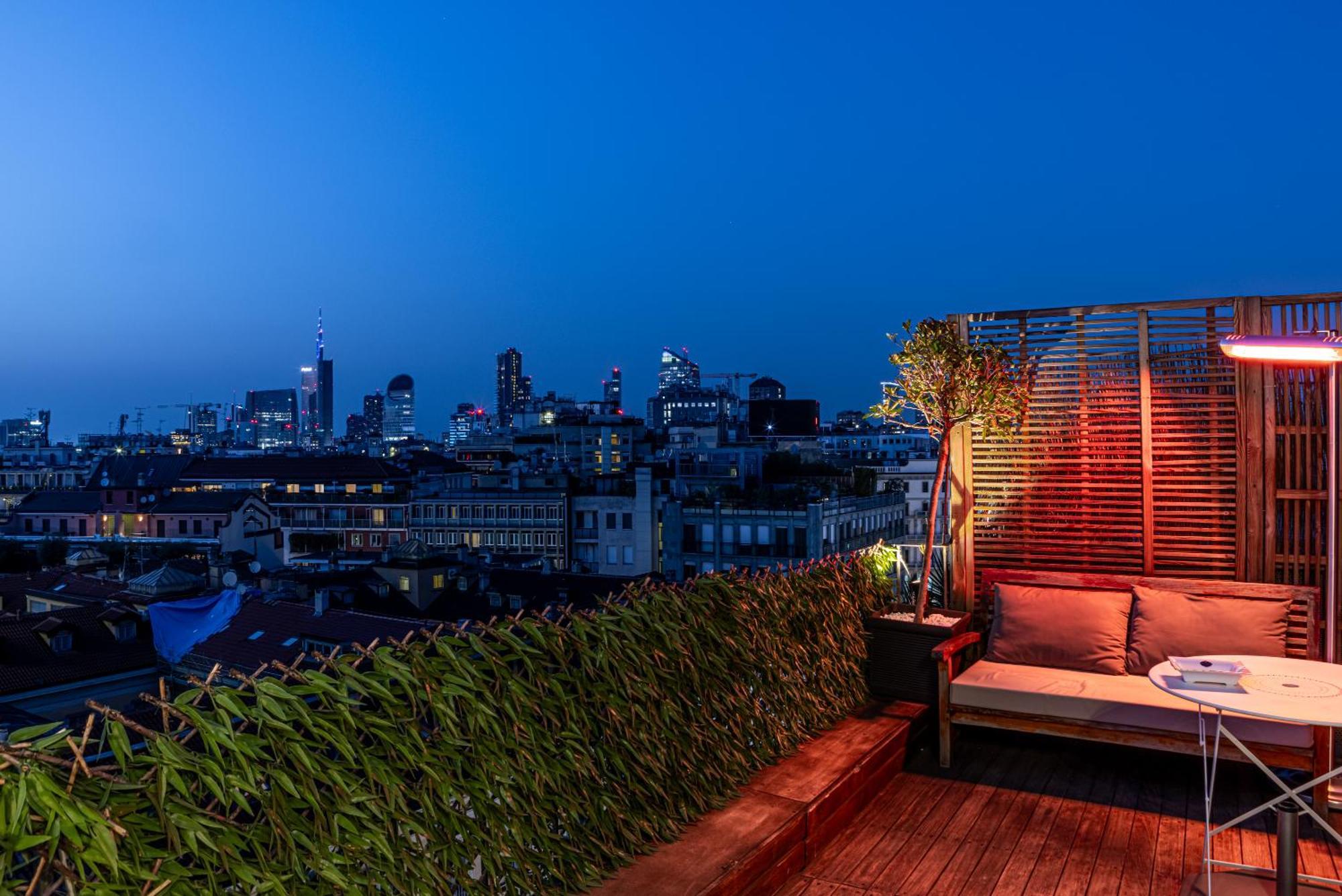 Luxury Penthouse With Jacuzzi & 360 View Rooftop Apartment Mailand