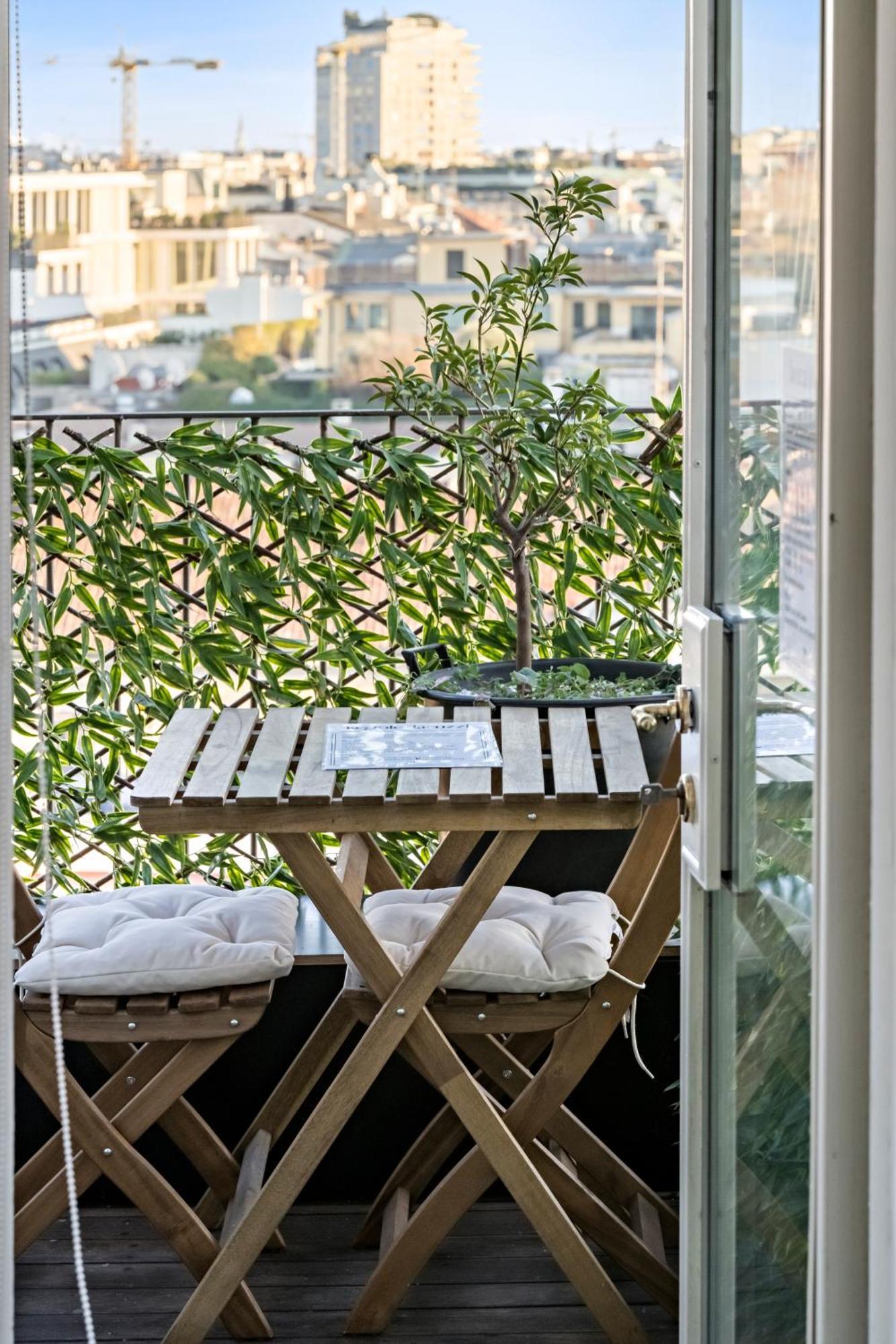 Luxury Penthouse With Jacuzzi & 360 View Rooftop Apartment *