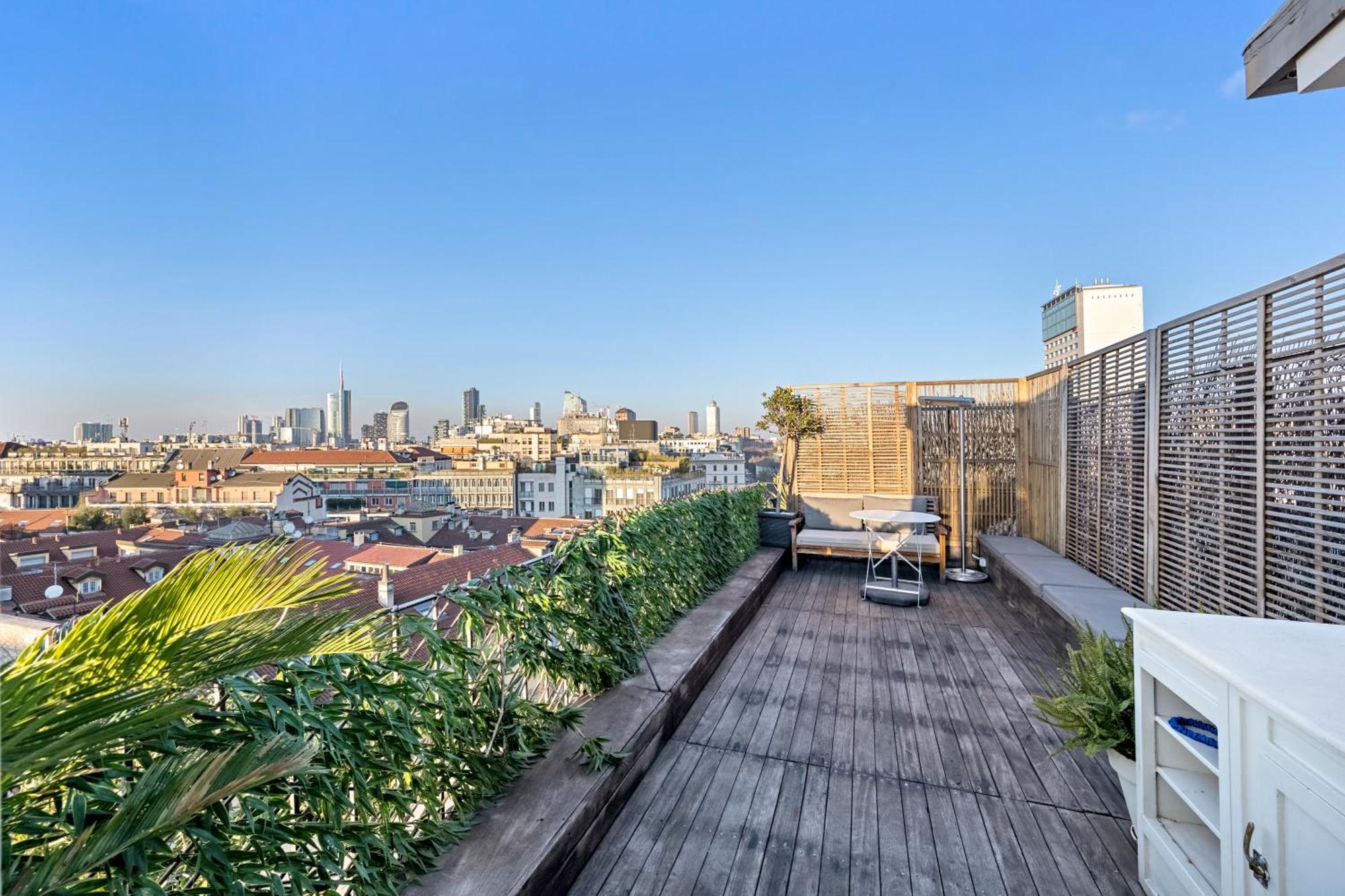 Luxury Penthouse With Jacuzzi & 360 View Rooftop Apartment